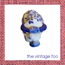 Load image into Gallery viewer, Blue and White Bull