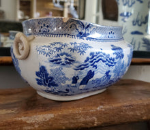 Load image into Gallery viewer, Blue and White Chinoiserie Pot