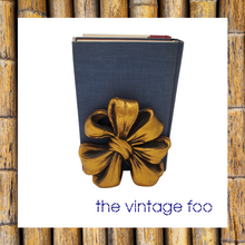 Load image into Gallery viewer, Gold Bow Bookends