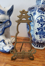 Load image into Gallery viewer, Pagoda Easel
