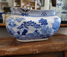Load image into Gallery viewer, Blue and White Chinoiserie Pot
