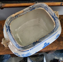 Load image into Gallery viewer, Blue and White Chinoiserie Pot

