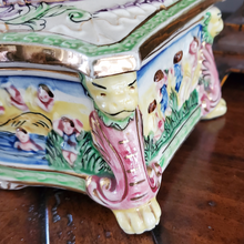 Load image into Gallery viewer, Lidded Box with Lion Feet
