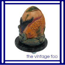 Load image into Gallery viewer, Ceramic Egg with Fish Detail
