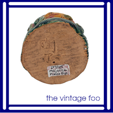 Load image into Gallery viewer, Ceramic Egg with Fish Detail
